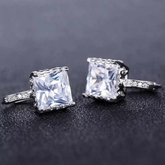 Jewelry - New lady silver white halo diamond stud Earrings